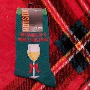 NWT 🏷 Hot Sox | Dreaming Of A Wine Christmas Crew Socks